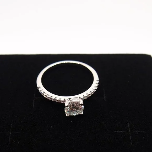Stunning Petite GRA Certified 1.00Ctw Moissanite Diamond Ring - Picture 5 of 12